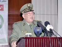 La revue El-Djeïch, une tribune pour les « plumes nationales, loyales et fidèles »Gaïd Salah