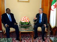 Sellal reçoit le président de la Confédération africaine de football