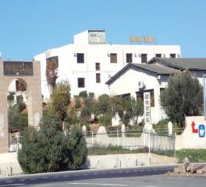 معركة باستعمال أسلحة وكلاب مدربة في فندق بسيدي بلعباس