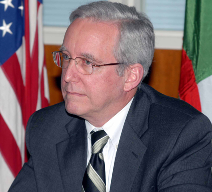 دافيد بيرس يعتبر العمل الاستخباراتي من مهام الدبلوماسيين                    هيئة أركان دول الساحل بتمنراست ''فكرة جيدة''