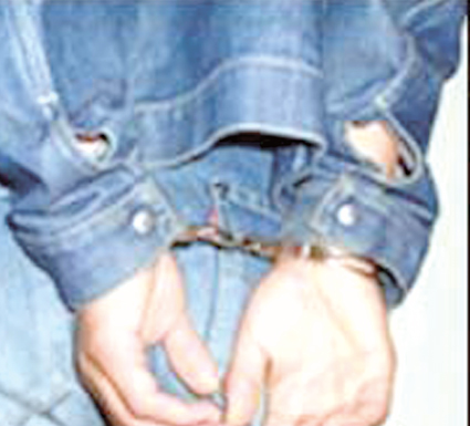 شبكة لترويج المخدرات بين العاصمة وتيزي وزو                    مطاردة بوليسية تنتهي بتوقيف الرأس المدبر