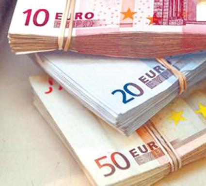 حجز 10 آلاف أورو بمطار سطيف