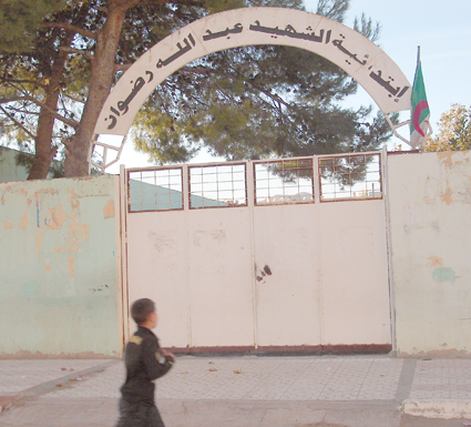 مدير التربية يوقف معلمة وحارسا متورطين في العملية تصوير تلميذين بهدف التحضير لاختطافهما في باتنة