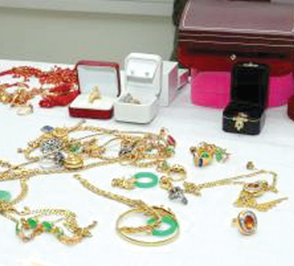 جنايات بجاية تدين توأما بـ15 سنة سجنا                     عصابة تسطو على 500 مليون ذهب بالبويرة