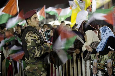 62 أسيرا فلسطينيا يلقون استقبال الأبطال