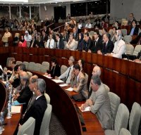 Appel à des mesures pour protéger l'économie nationale contre les crises économiques mondiales