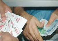 Les pouvoirs publics sont-ils impuissants ' l''radiquer 'Change informel de la devise : un march' parall'le florissant