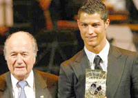 A l''trangerFifa - Pol'mique / La col're du Real, les excuses de Blatter et la r'ponse de CR7