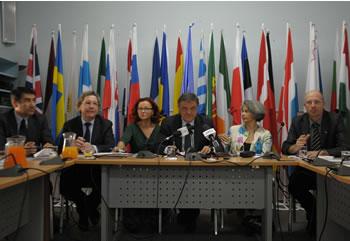 Le chantage de l'Union européenneELLE RECLAME À L'ALGERIE LE FICHIER ELECTORAL À LA VEILLE DE L'ELECTION PRESIDENTIELLE