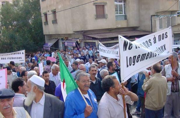 محتجون في مسيرة سلمية ببجاية