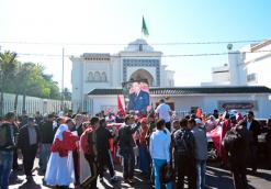 اعتداء على قنصلية الجزائر بالدار البيضاءمغاربة يتظاهرون بإيعاز من 