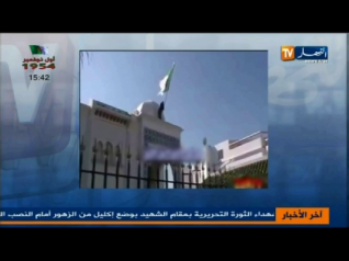 Des marocains s'attaquent au Consulat d'Algérie à Casablanca et enlèvent le drapeau Algérien