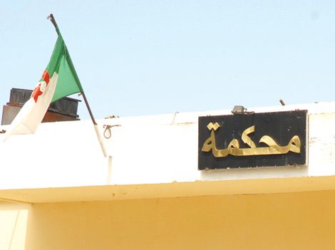 يحتال‮ ‬رفقة‮ ‬والده‮ ‬على‮ ‬أصحاب‮ ‬السيارات‮ ‬الفاخرة‮ ‬ببرج‮ ‬بوعريريج