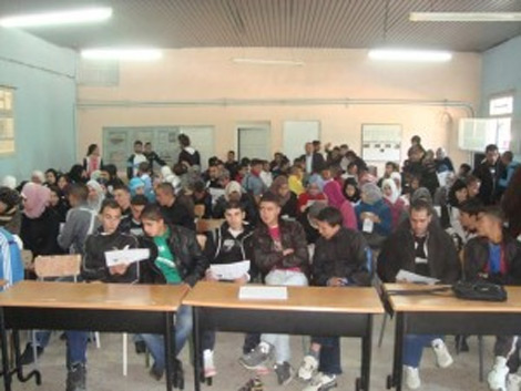 المركز الوطني للتكوين عن بُعد بتيزي وزو يتحوّل لحلبة ملاكمة