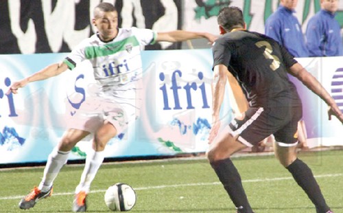 م. بجاية 2 و. سطيف 0 : الموب تقهر الوفاق بثنائية وتقدم للكراب أغلى هدية