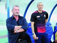 Courbis cède au « pyromane », Velud en pole positionL'USM Alger dans la tourmente