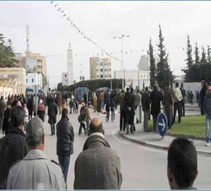 الغضب ينتقل إلى الرقاب وبن قرادان والسوق الجديد جنوبي تونس                    منزل بوزيان تشيّع  شهيد البطالة  وتحضّر لاحتجاج في العاصمة