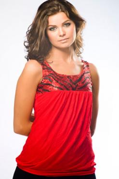 يسرا اللوزي تقضي 8 ساعات عمل للانتهاء من 