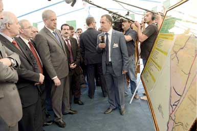 الوزير الأول يعد بتدارك النقائص التي تعترض التنمية بالولايةأدرار تستفيد من برنامج إضافي يفوق 32 مليار دينار