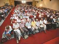 Des intellectuels tirent la sonnette d'alarme au cours des 