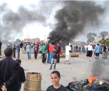 Trop, c'est trop!FLEAU DES FERMETURES DE ROUTES À BEJAIA