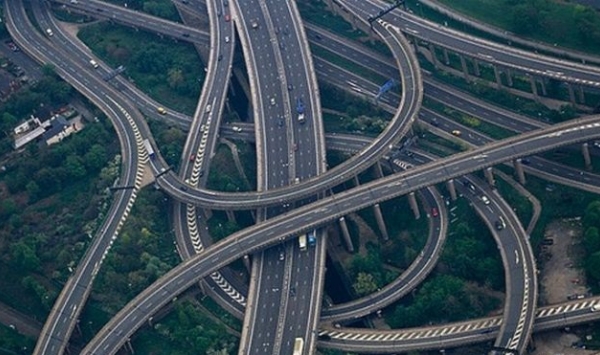 نحو انجاز أول الطرقات السريعة 