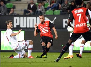 Le duel Kadir-Pitriopa en avant-goûtA UNE SEMAINE DU MATCH: ALGERIE - BURKINA FASO
