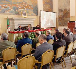 مسؤول قسم الشؤون الأمنية بالخارجية أمام ضباط من  الناتو                     القيادة العسكرية بتمنراست غير قابلة للتوسع