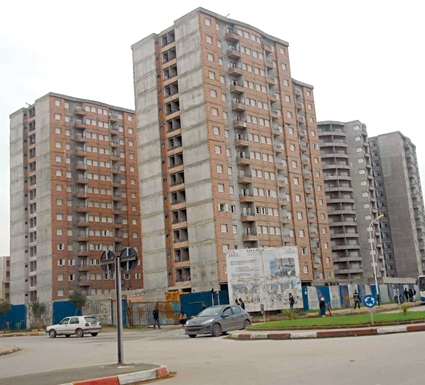 إعادة فتح الملف بعد حفظه بناء على تقارير المصالح الأمنية                    التحقيق في صفقات مشبوهة لإنجاز 2038 شقّة بالعاصمة