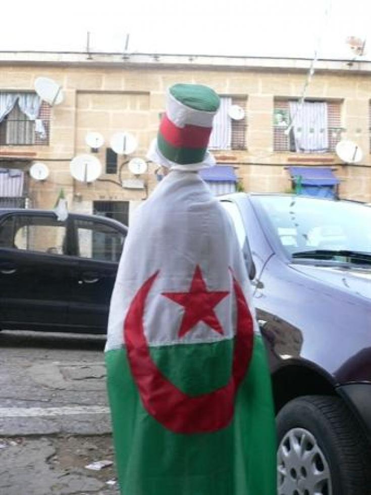 مدينة البليدة تتزين بالألوان الوطنية قبيل المقابلة الحاسمة