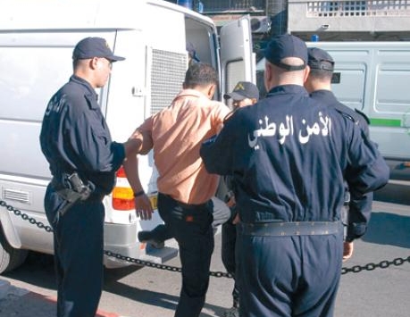 رجل وفتاة يقودان عصابة مختصة في النصب والاحتيال بميلة