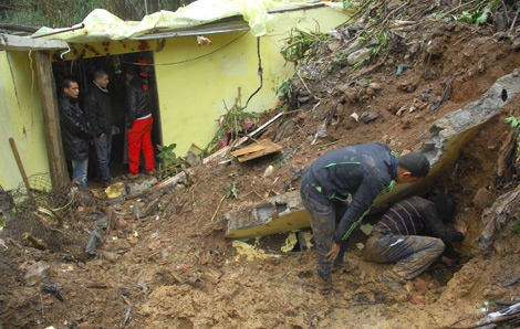 جرحى وأضرار مادية و200 عائلة في العراء بعنابة .. والأمطار الطوفانية تحدث حالة طوارئ بالأحياء الهشة