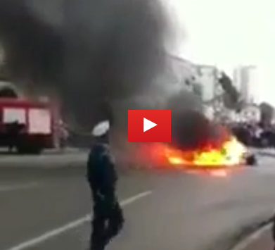 شاهد بالفيديو.. احتراق سيارة من نوع 