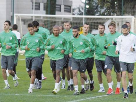 Le groupe des Verts au complet à Sidi Moussa (Alger)Algérie - Burkina Faso