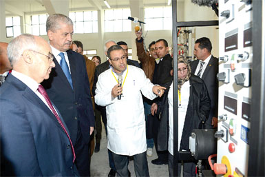 دعا أبناء ولاية أم البواقي إلى المساهمة في بناء الاقتصاد الوطنيسلال يعد أصحاب رؤوس الأموال بتسهيلات استثمارية