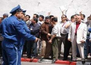 عمال التربية والتكوين يحتجون أمام مقر ولاية برج بوعريريج-نددوا بالمعالجة العرجاء للقانون الأساسي