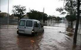 الأمطار تغرق عين تموشنت في الفيضانات-