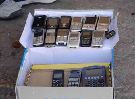 الجمارك تحبط تهريب أكثر من 3000 هاتف نقال بالوادي