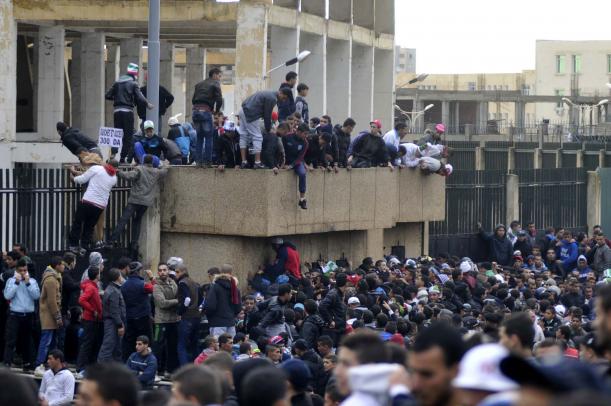 إصابة 50 مناصرا صبيحة لقاء 