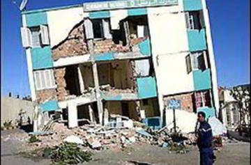 انهيار بنايات حي النخلة الهشة بالكاليتوس وتشرد سكانهافي ظل صمت السلطات المعنية بالعاصمة