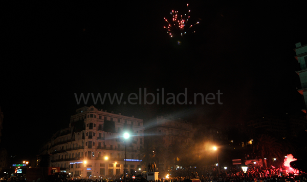 غلق الشوارع يفسد فرحة الجزائريين .. والحواجز الأمنية حاصرت مداخل ومخارج العاصمة