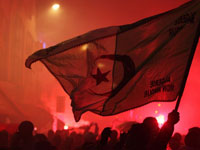 الجزائريون يلهبون لي شان اليزي بباريس