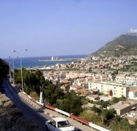 Sellal visite le port de commerce de Ténès