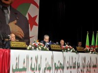 Les décisions du Premier ministrevisite du premier ministre à CHLEF Il s'est entretenu avec la société civile pendant trois heures