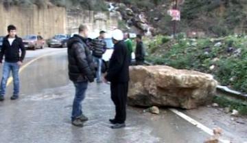 انهيارات صخرية تشل حركة المرور بالطريق الوطني 77طالت المحور الرابط بين جيجل وسطيف