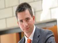 Une leçon pour nos gouvernants grabatairesLe nouveau ministre des Finances polonais a 38 ans