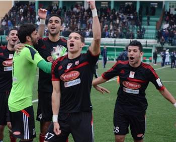 Les Rouge et Noir et Soustara en communionUSM ALGER