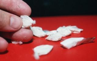 Trafic de cocaïne : la réclusion criminelle à perpétuité requise contre 20 accusés, dont un artiste chanteur