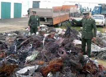 حجز80 قنطارا من النحاس كانت مهربة لتونسكانت مموهة بالبصل في بئر العاتر بتبسة