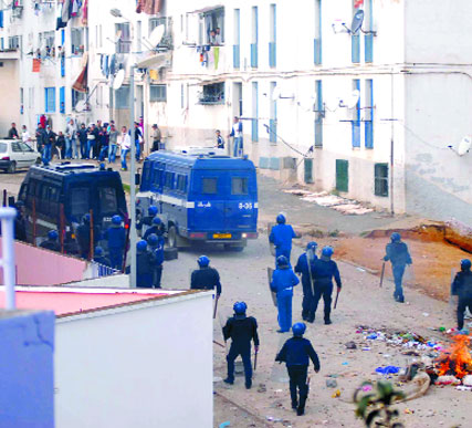 بعد تسخير القوة العمومية لتهديم سكنات فوضوية بالعاصمة                    انتفاضة ديار الشمس تتكرر في حي العافية